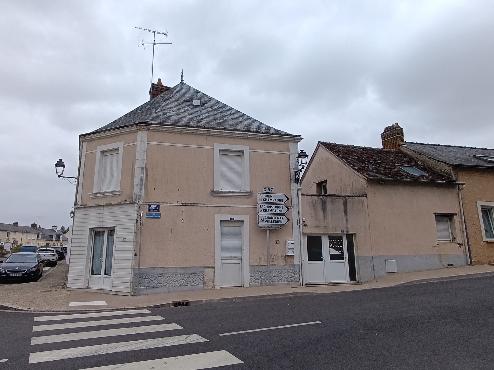 IMMEUBLE 3 LOTS CENTRE VILLAGE