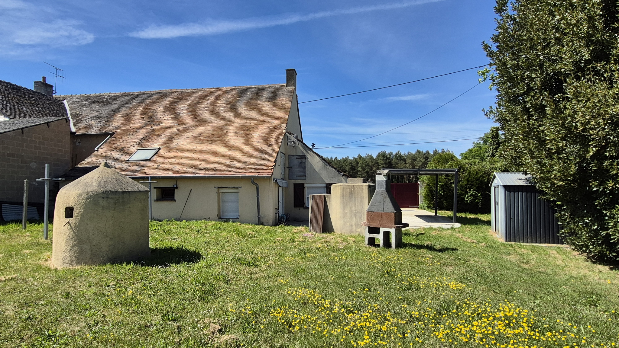 Maison à rafraichir avec beau potentiel
