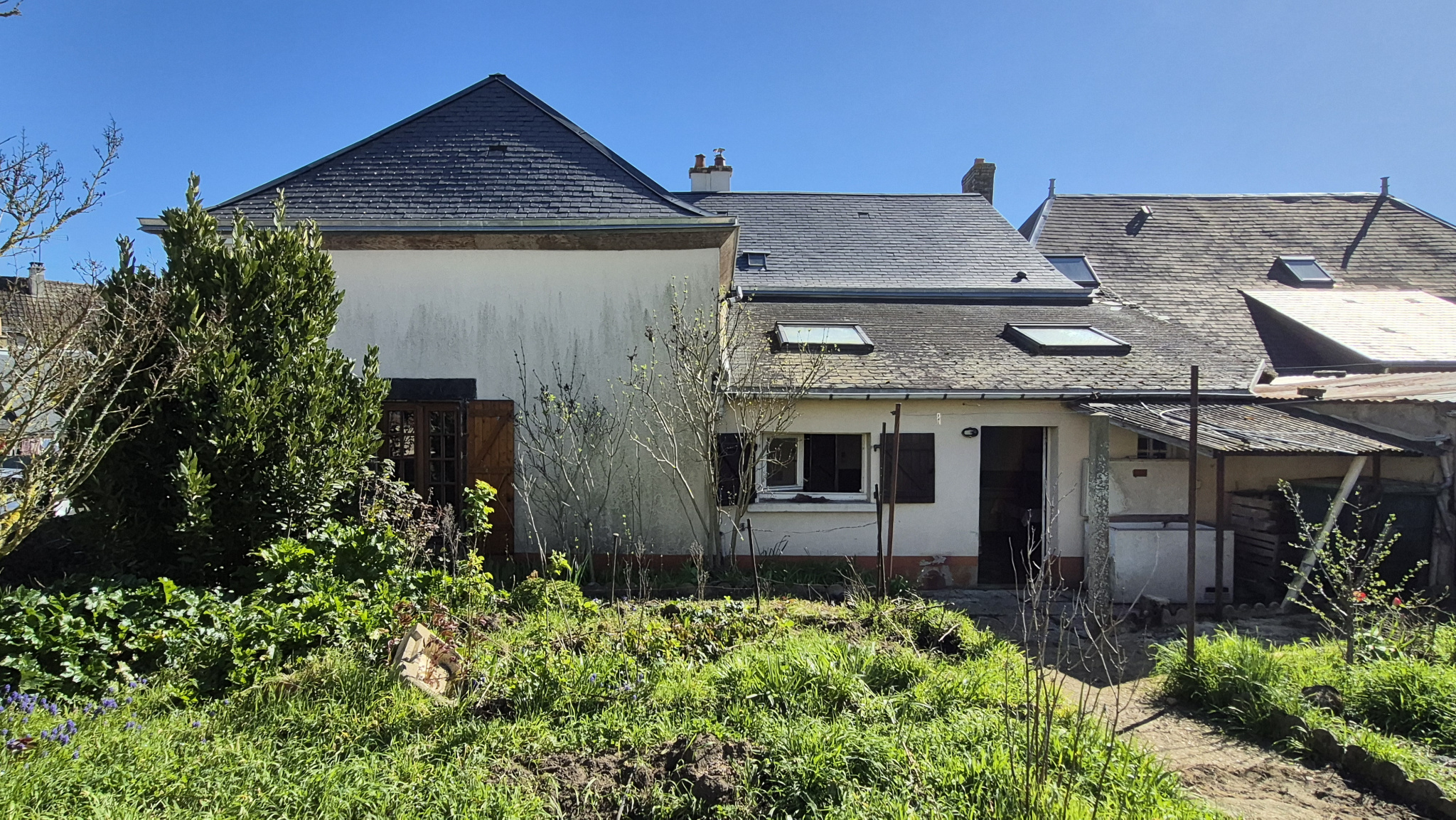 Maison beau potentiel bourg saint georges du bois