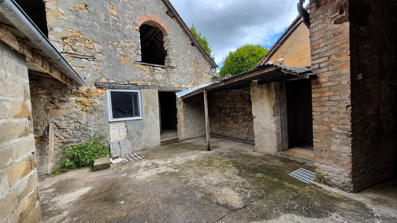 Immeuble de caractère avec potentiel locatif Louplande