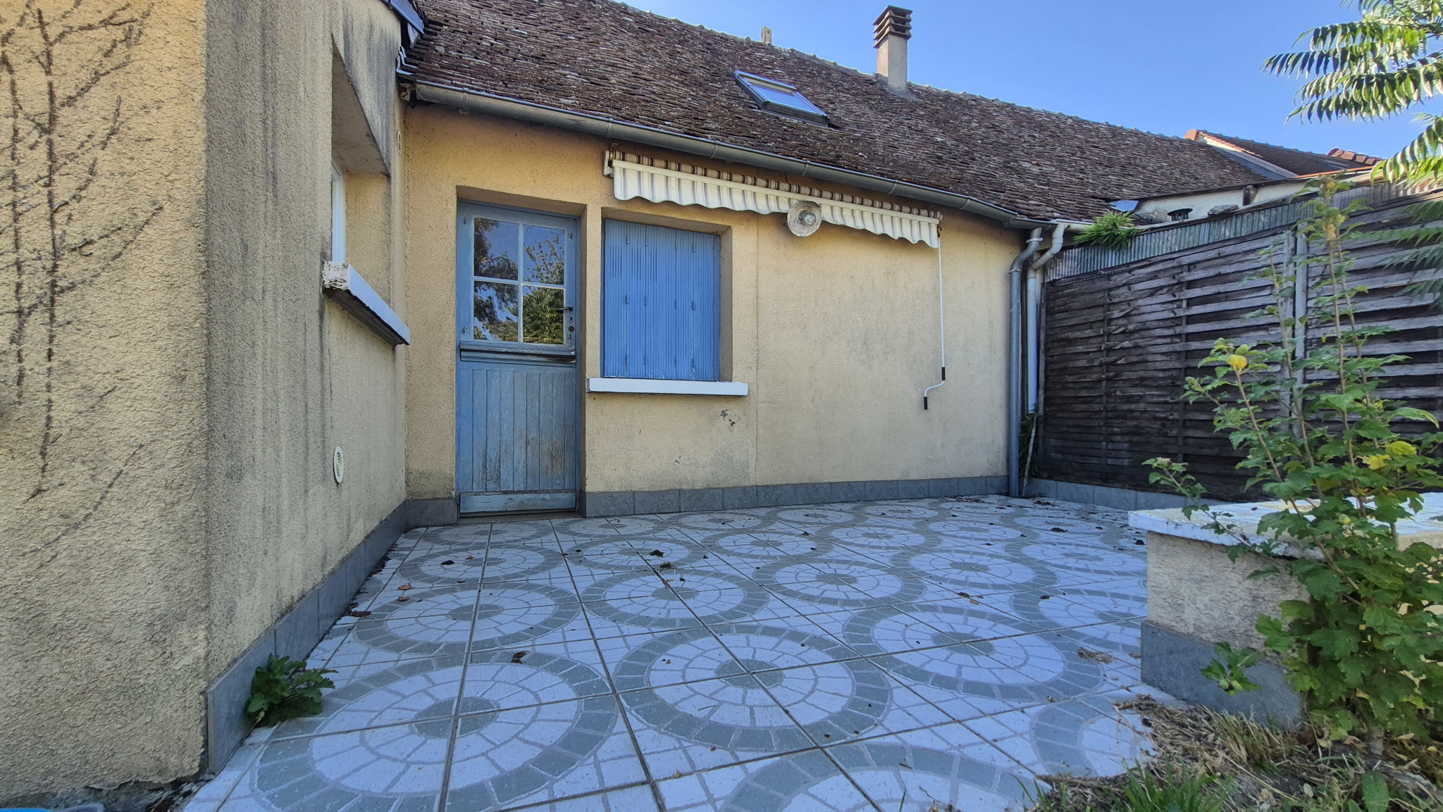 Maison ancienne à rénover Garage et greniers aménageables