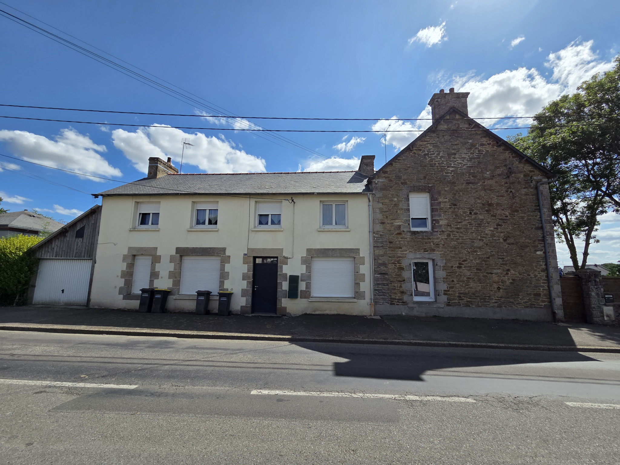A Vendre - Ensemble Immobilier en pierre - 4 Logements LOUDE