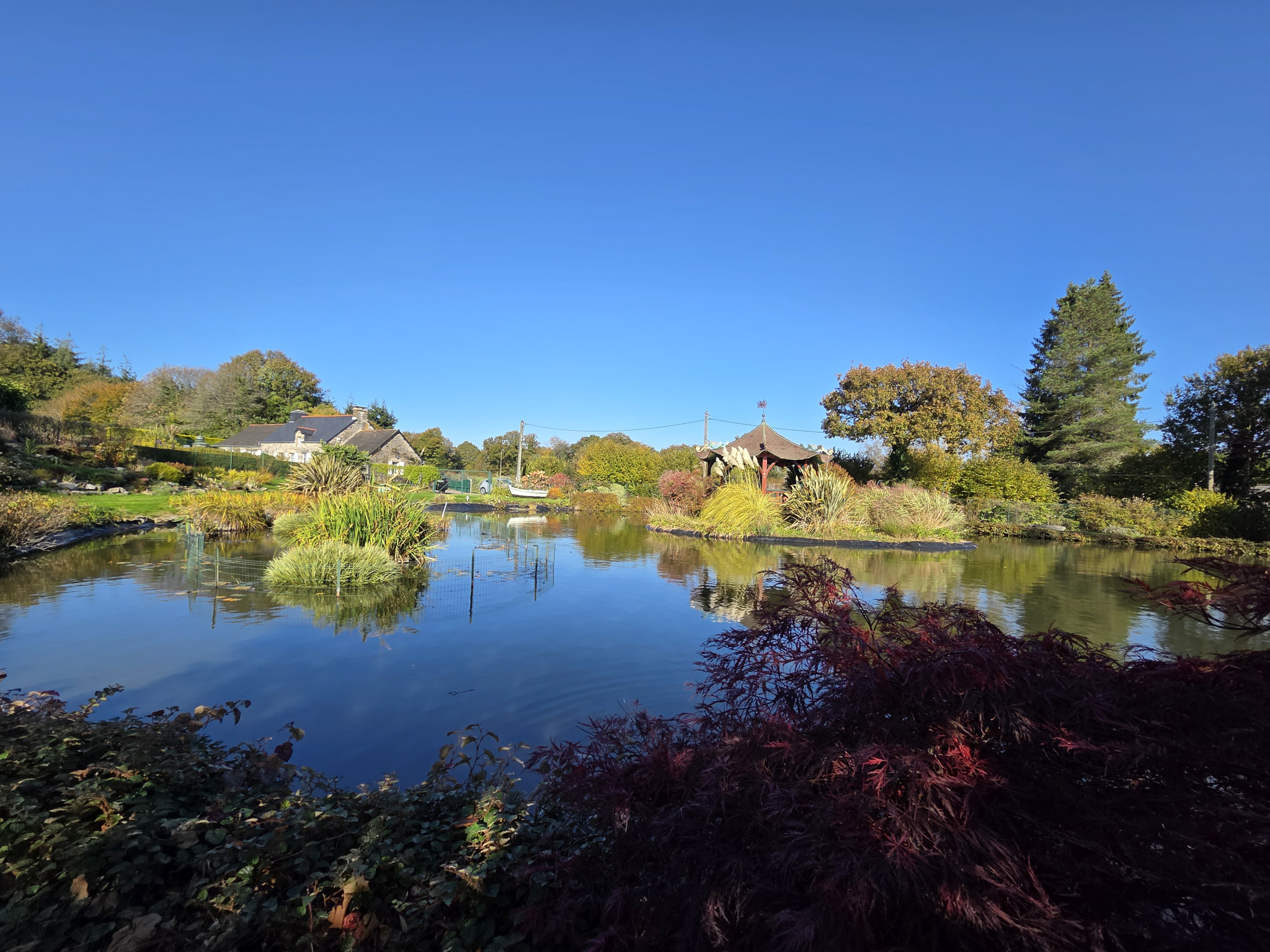 LONGERE DE CARACTERE AVEC ETANG PRIVE ET CALME ABSOLU Ste BR