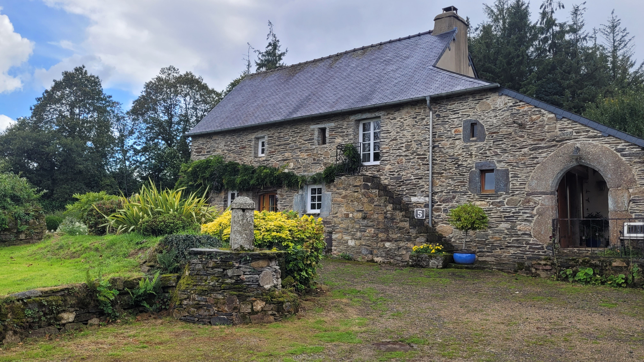 Authentique Propriété Bretonne en Pierre avec Deux Maisons e