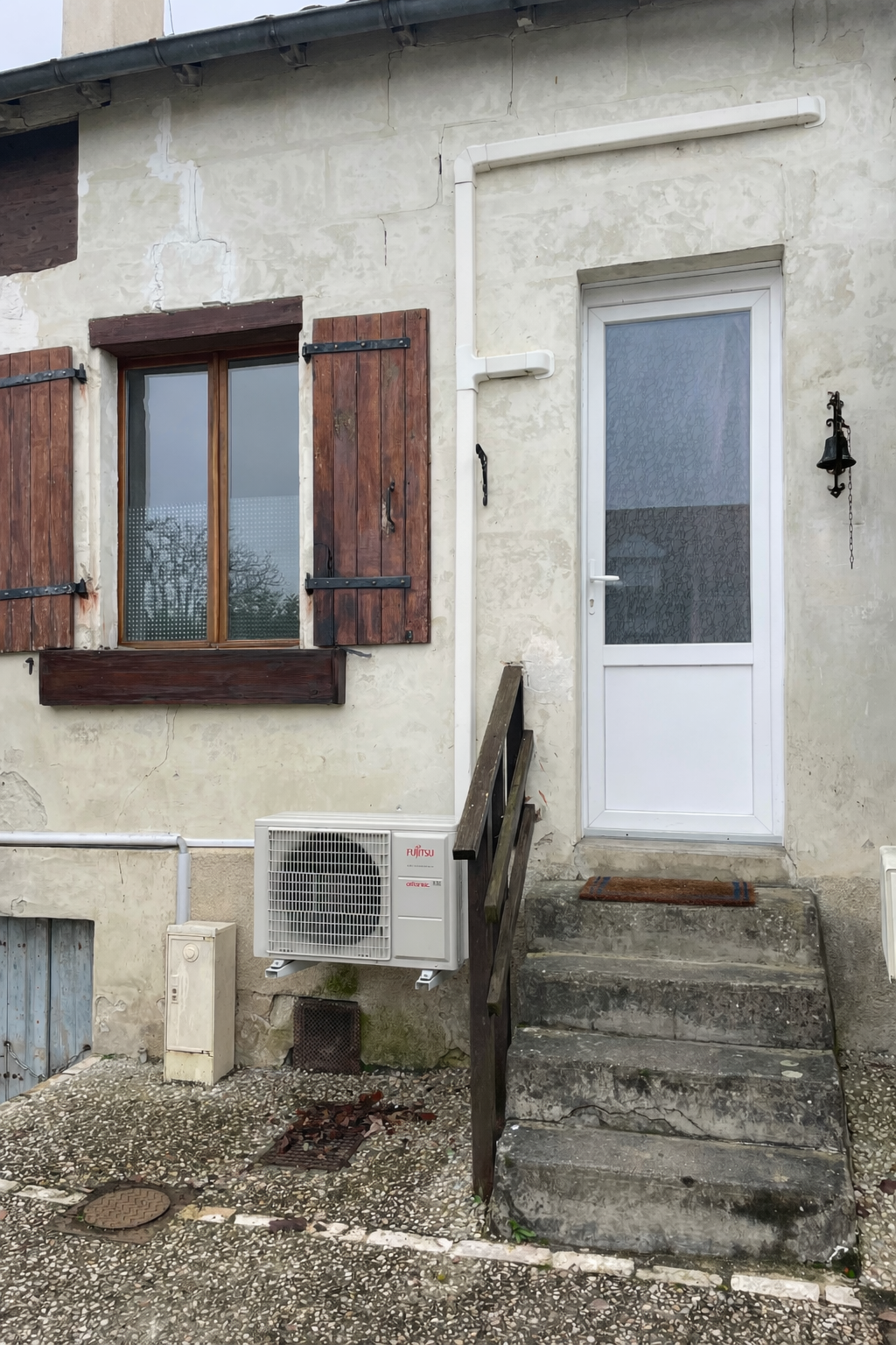 Maison de bourg bien située, avec jardin et potentiel d'amén
