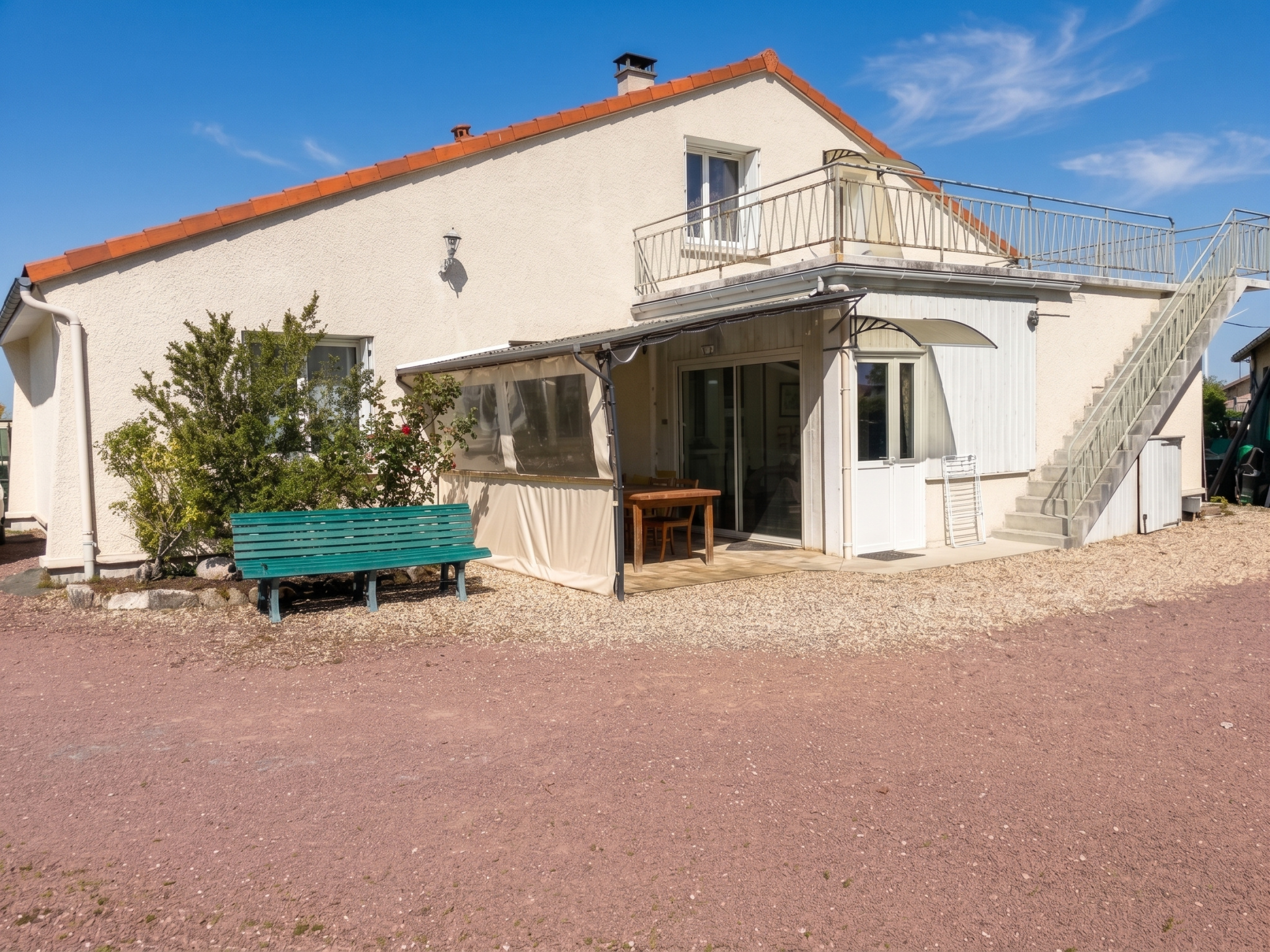 ? Maison familiale 4 chambres avec 3 garages et jardin À 5