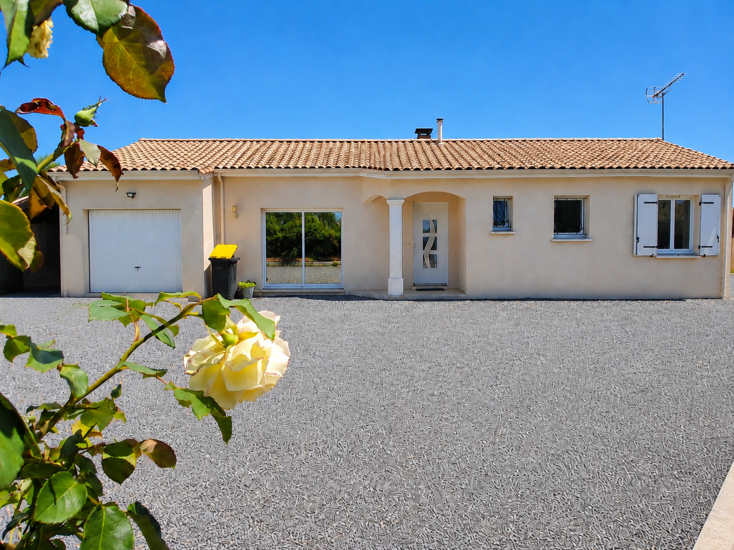 Maison contemporaine de plain-pied   3 chambres   Secteur Ch