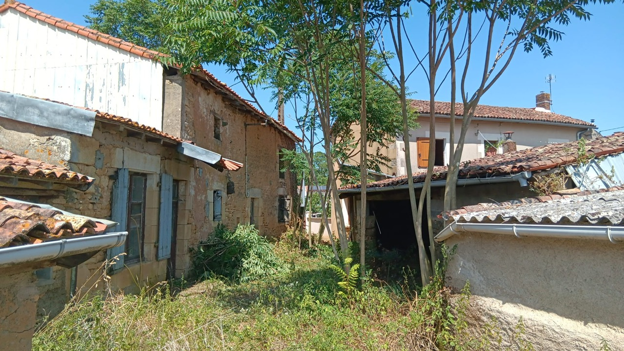 Maison ancienne à rénover À 3 minutes de Gençay