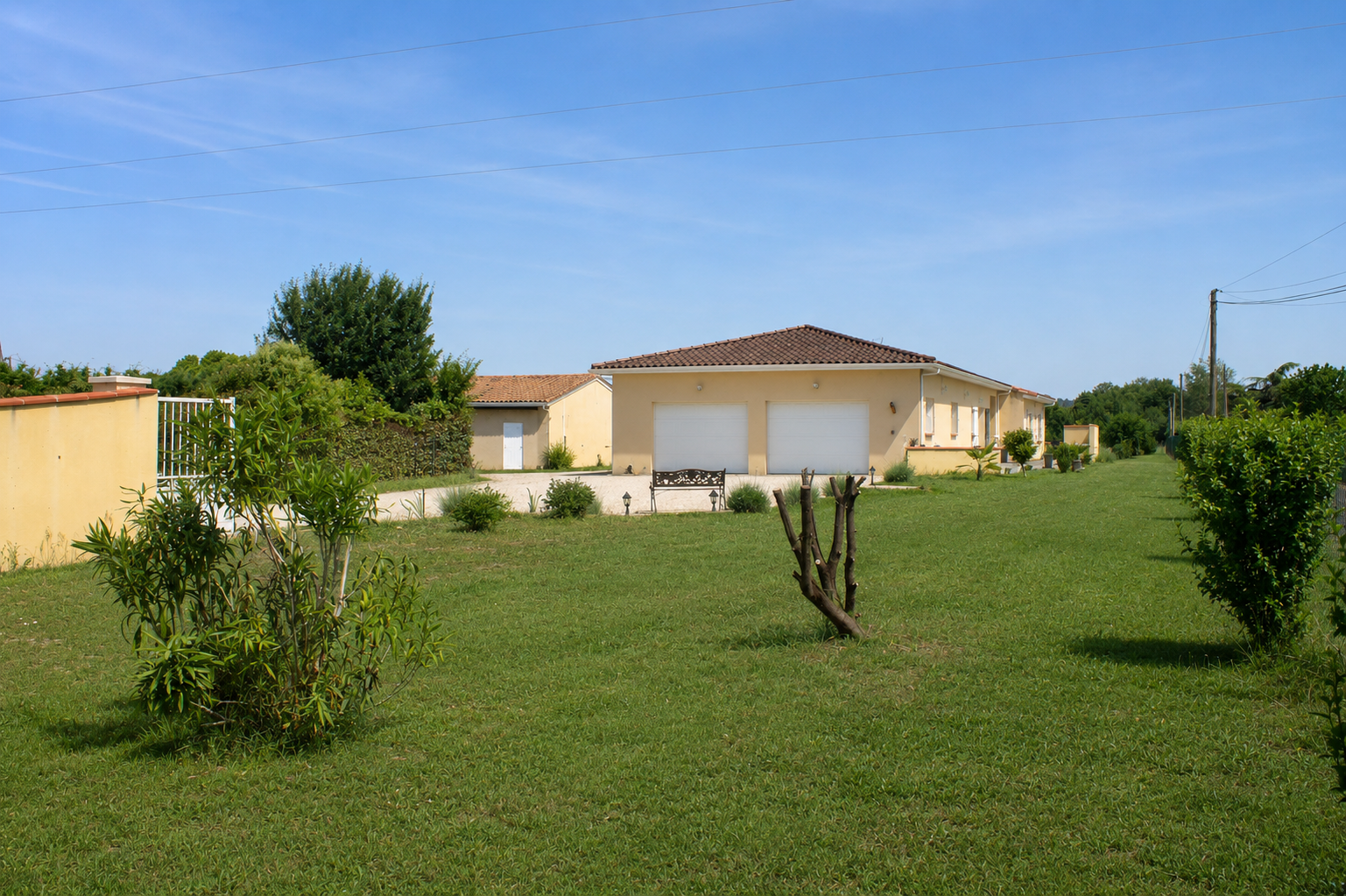 VILLA D'ARCHITECT ATYPIQUE - GARAGE 4 VOITURES TERRAIN 2657