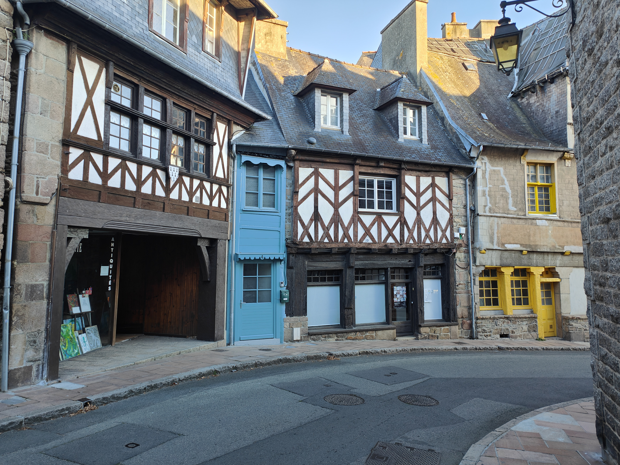 TRÉGUIER Maison de bourg avec fort potentiel, à deux pas d