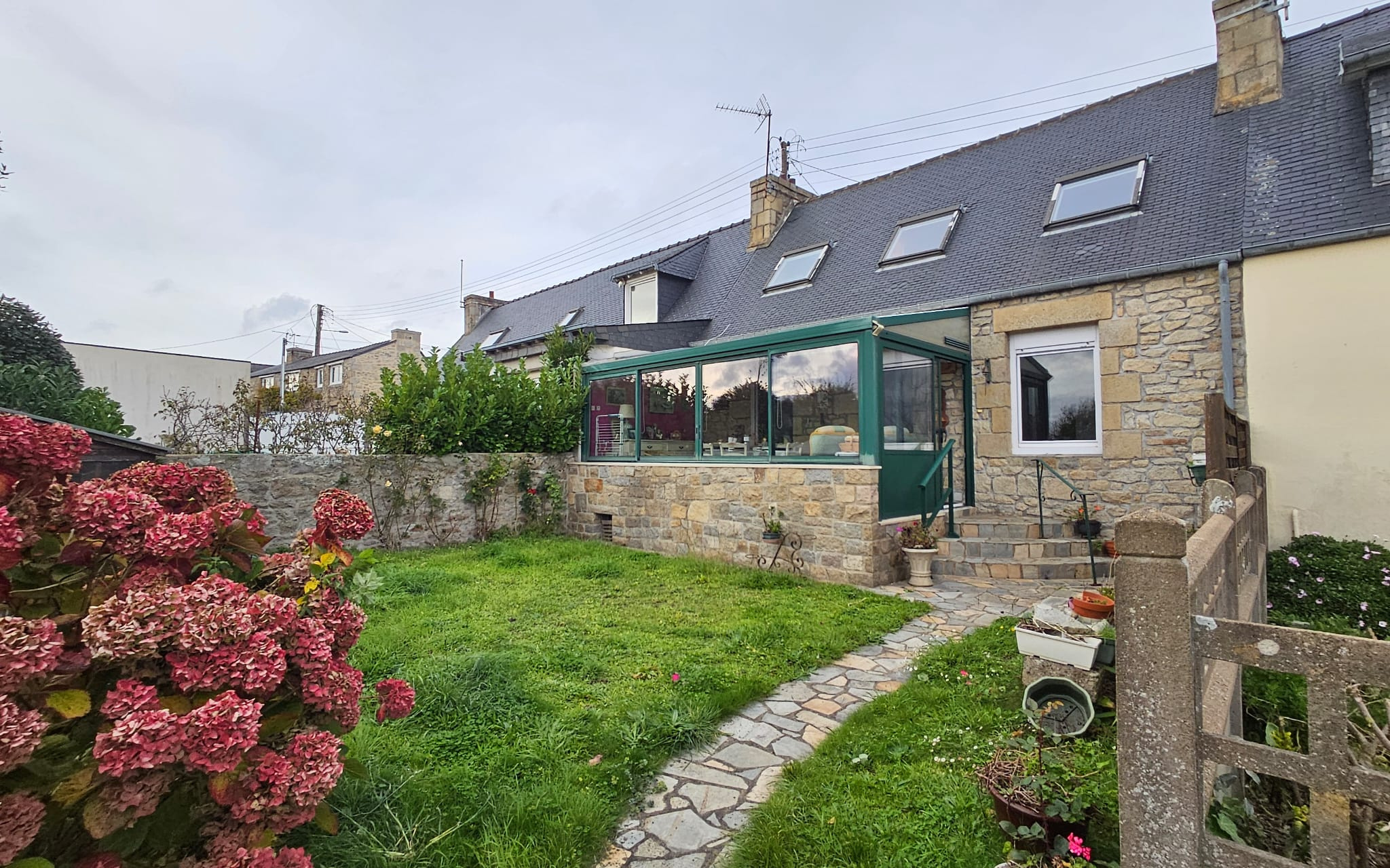 MaIson mitoyenne avec vue mer sur l' Ile Grande