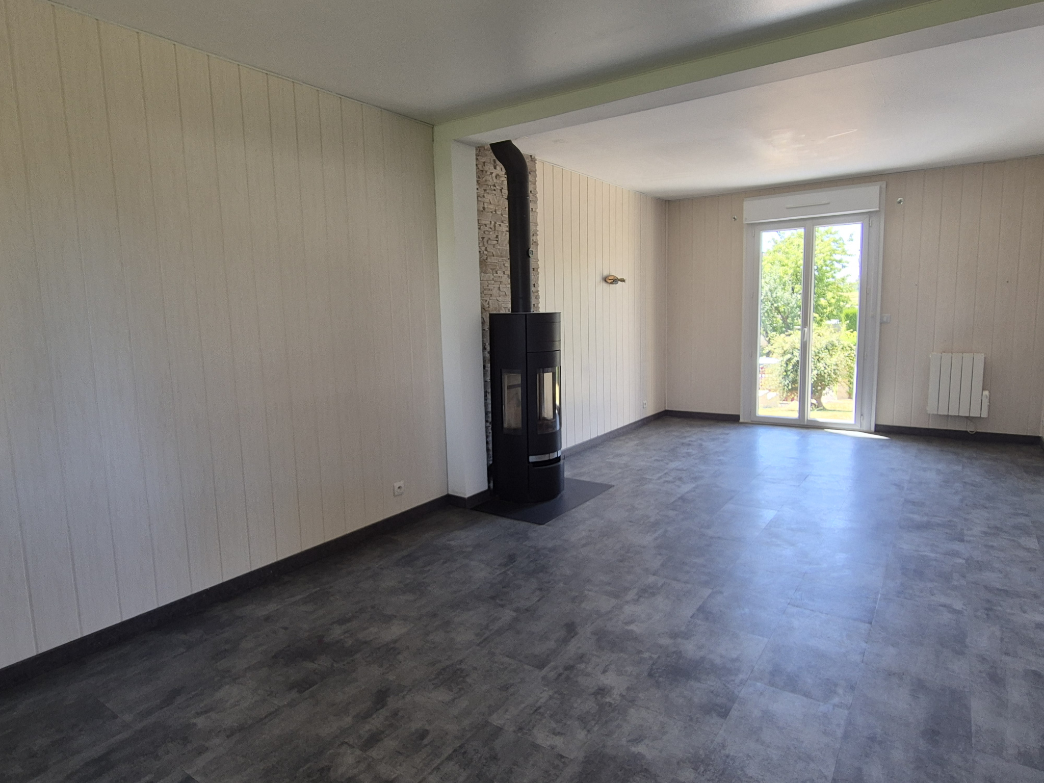 Maison traditionnelle sur sous sol complet 4 chambres jardin