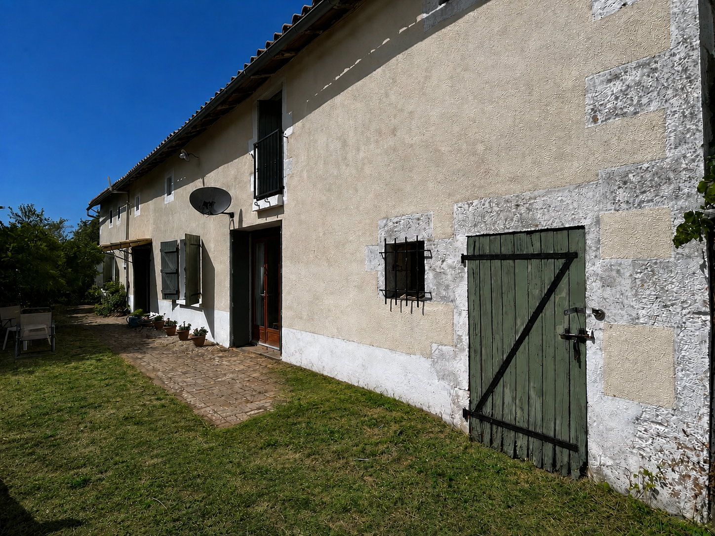 Maison de caractère de 190m2 avec terrain et beau potentiel