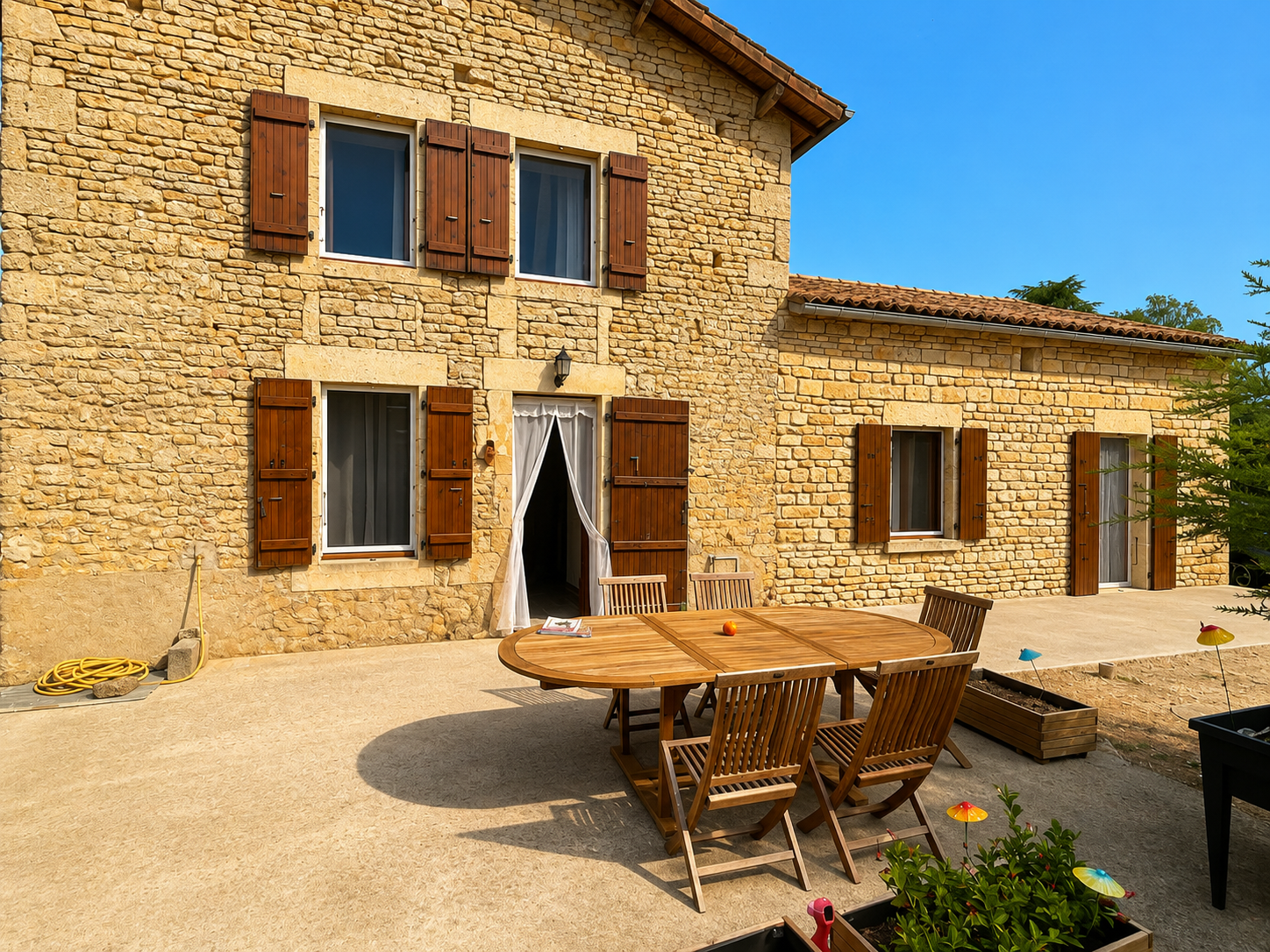 Maison familiale 4 chambres avec atelier, carport et jardin