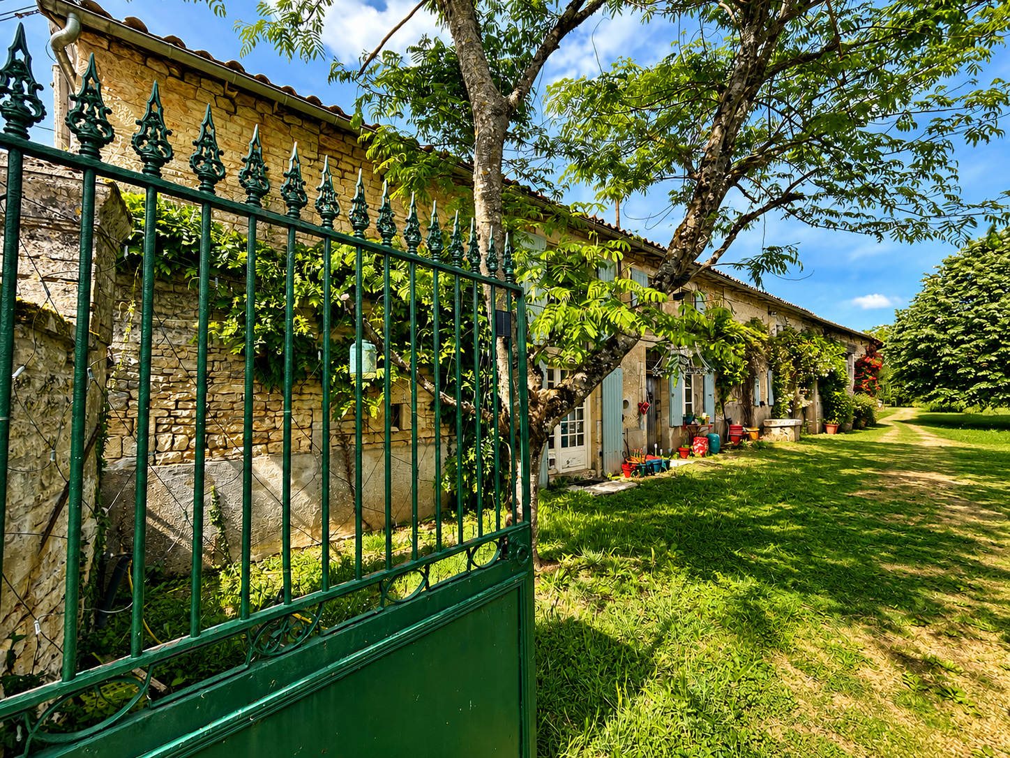 Longère de caractère avec dépendances, four à pain et jardin