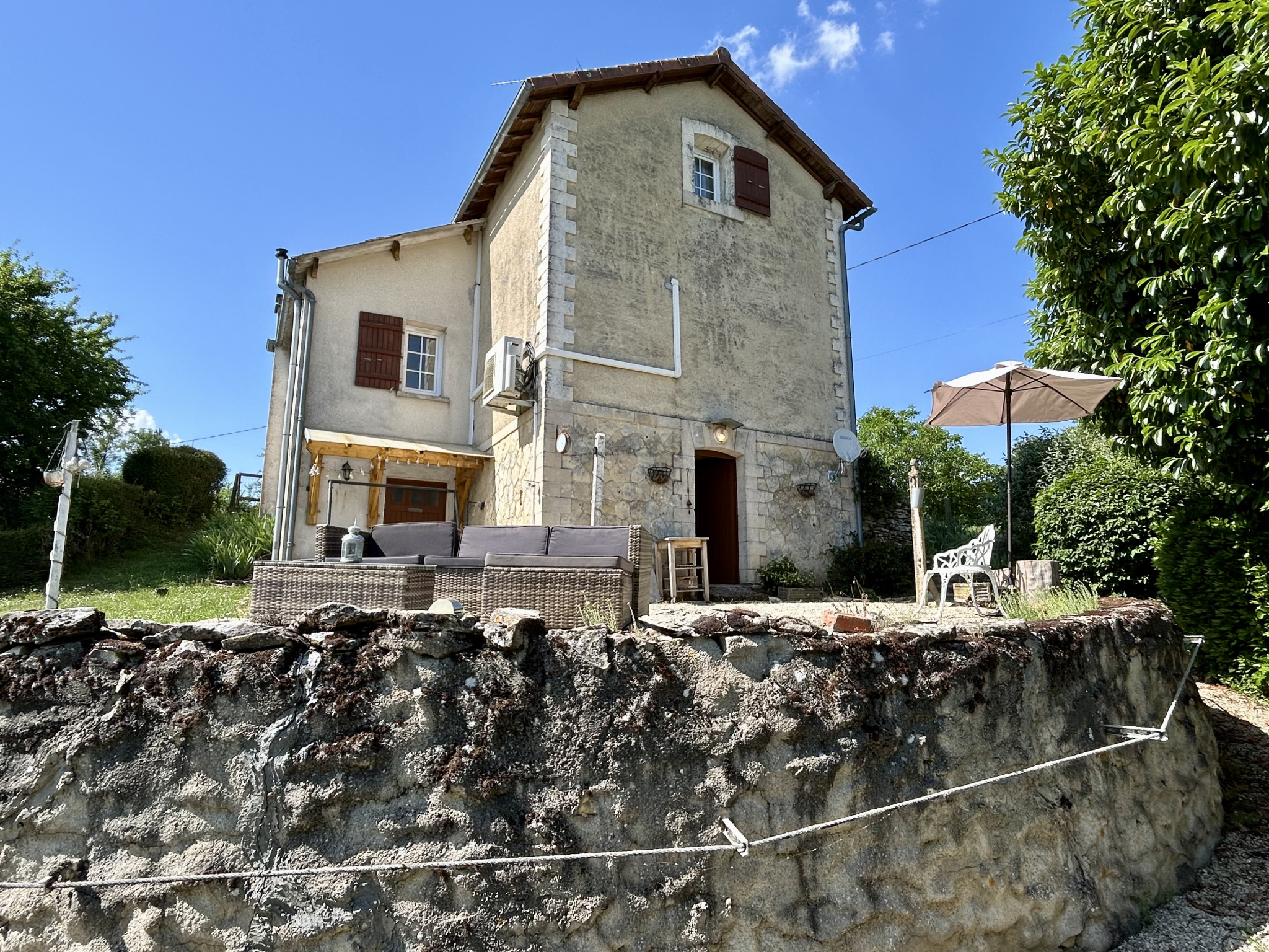 Ancienne maison de garde-barrières avec jardin à Mauprévoir