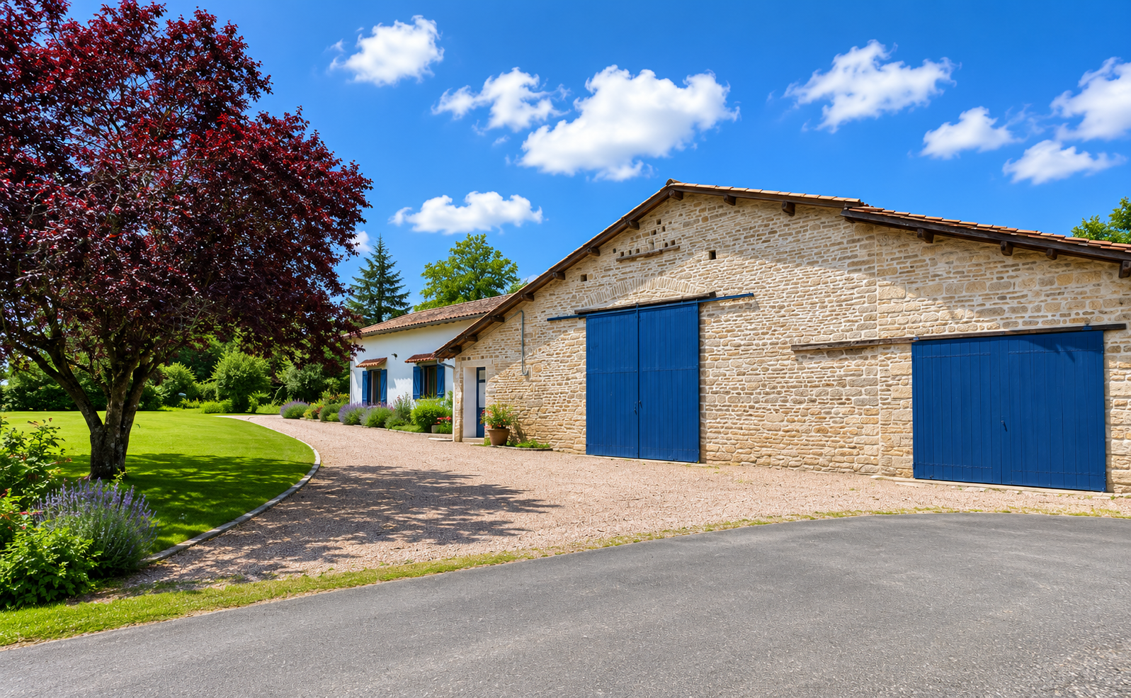 Maison de Campagne avec Garage, Carport et Potentiel d'Aména