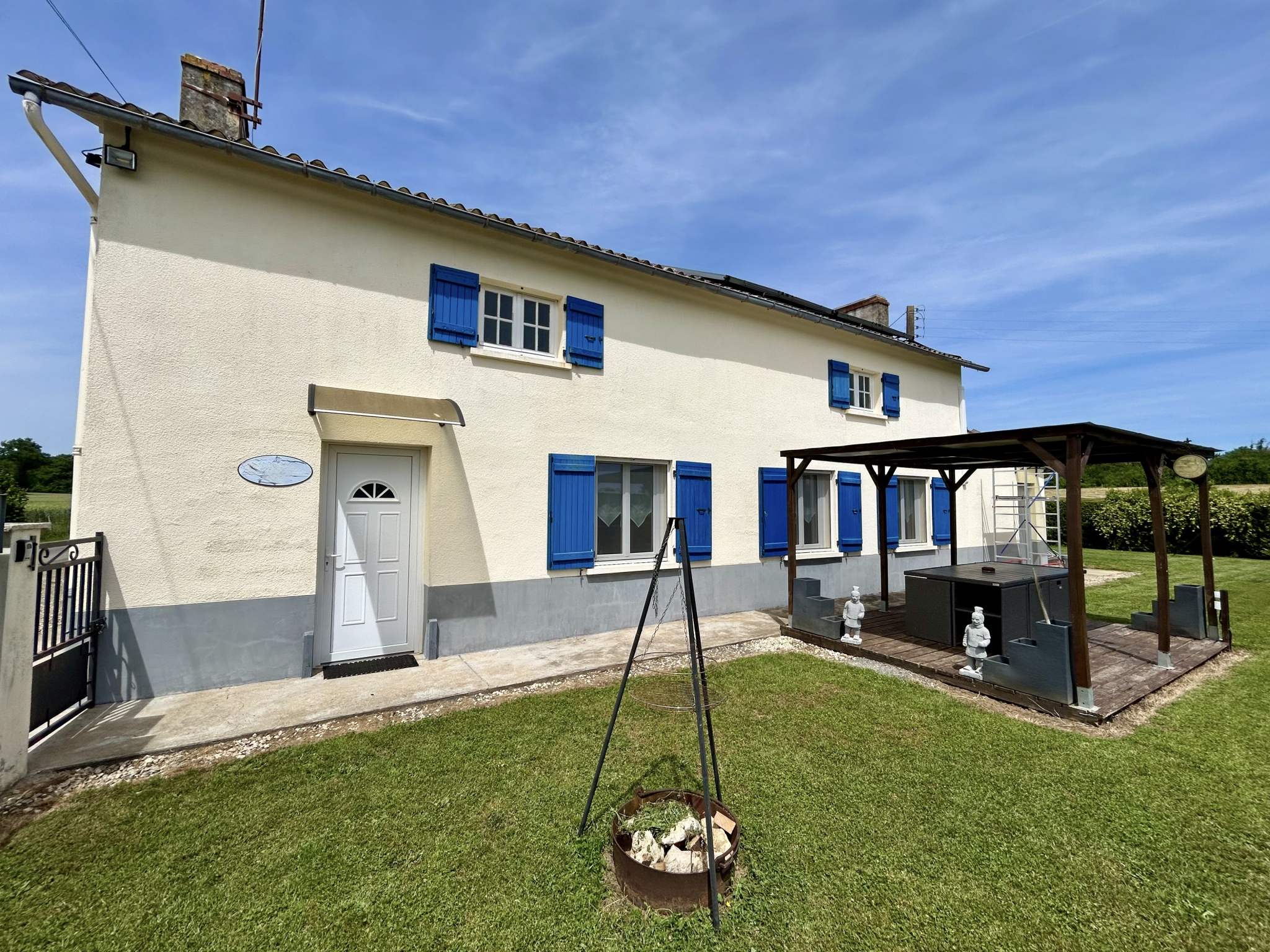 Maison de Caractère avec Gîte, Camping et Piscine
