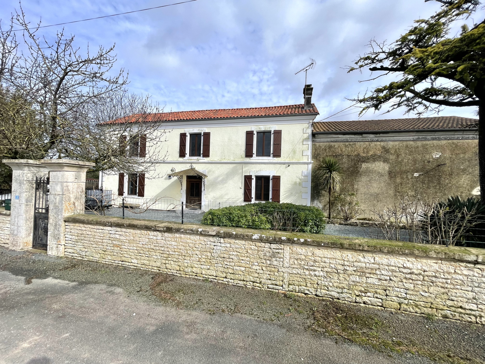 Belle maison en pierre de 4 chambres en bordure de village