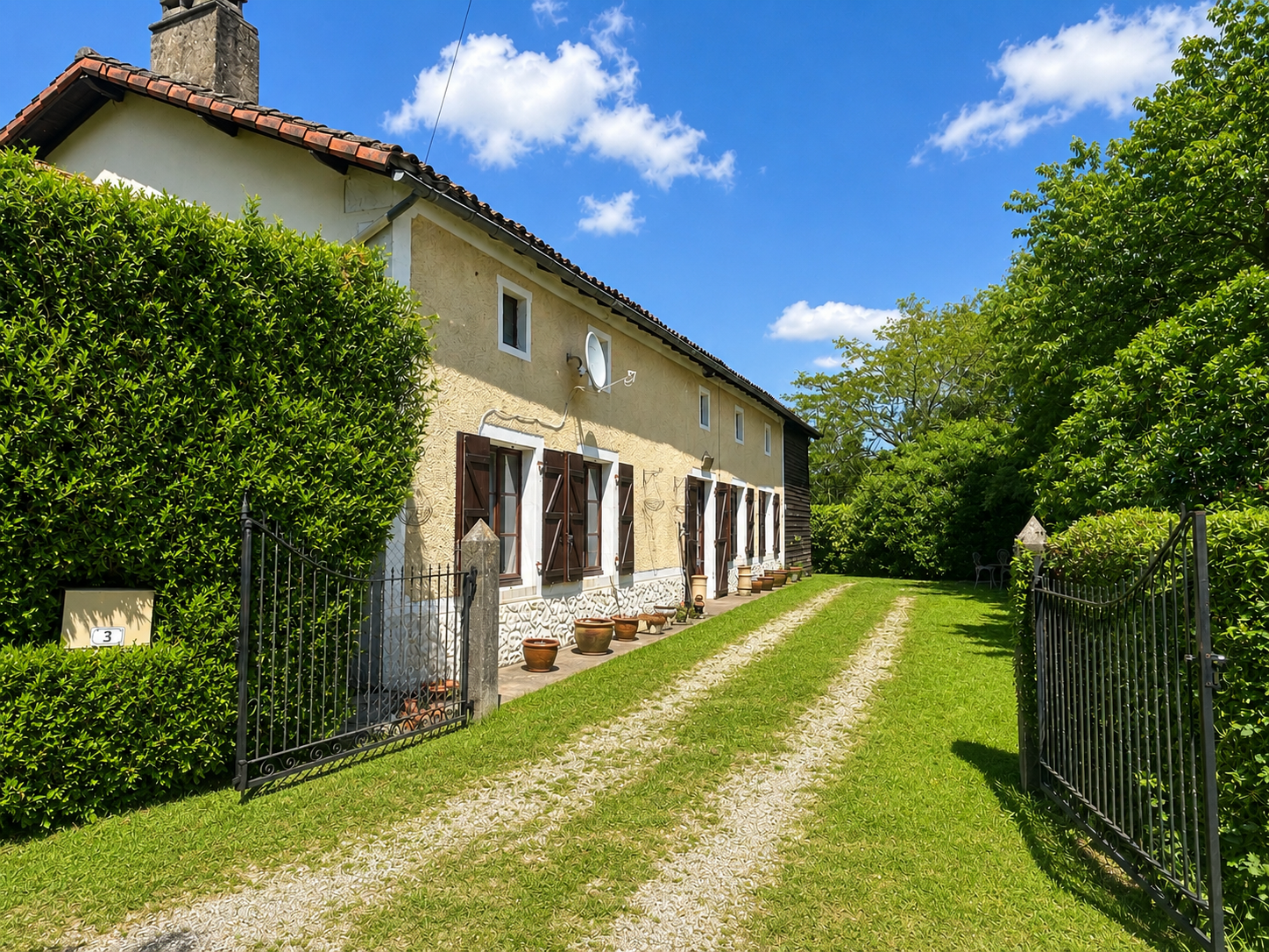 Maison de caractère 5 chambres avec gîte et jardin arboré
